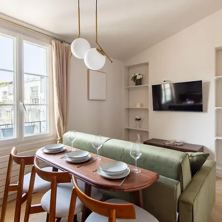 Designer One-bed - Marais - Free Parking Apartment