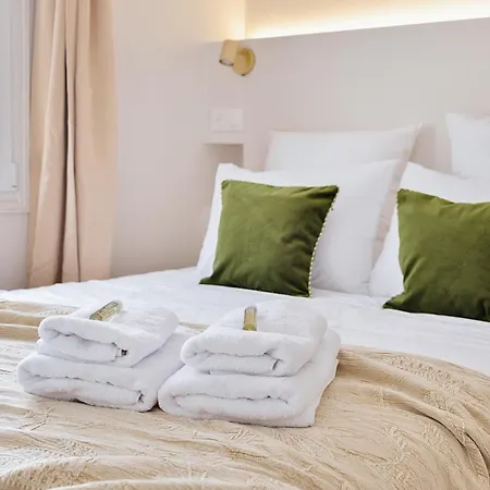 Designer One-bed - Marais - Free Parking Apartment *
