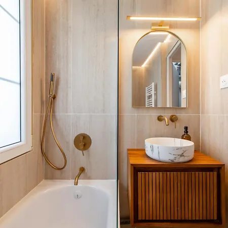 Designer One-bed - Marais - Free Parking Apartment *